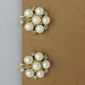 Vtg. Sarah Coventry Clip On Faux Pearl & Rhinestone Gold Toned Earrings